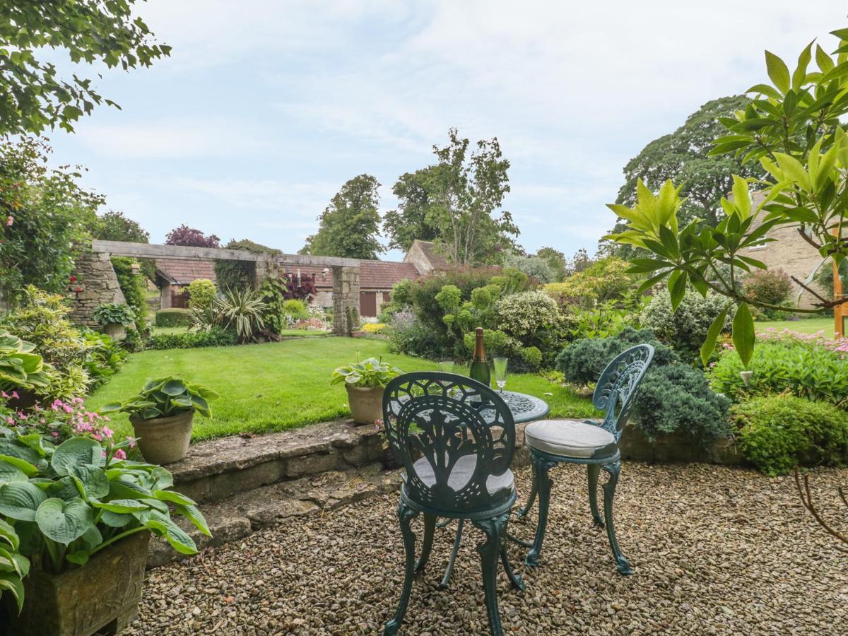 Pike Cottage Acton Turville Exterior photo